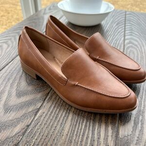 Aerosoles Women's Everest US8M Faux Leather Tailored Loafer Tan SlipOn Shoe NWOT